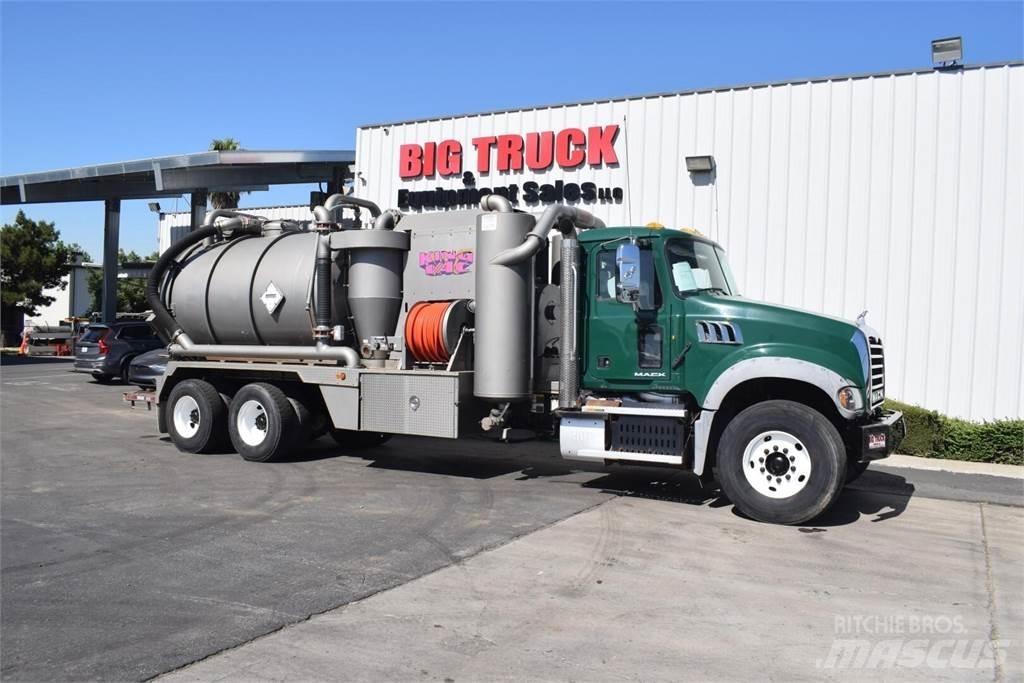 Mack GRANITE GU713 Tank Trucks
