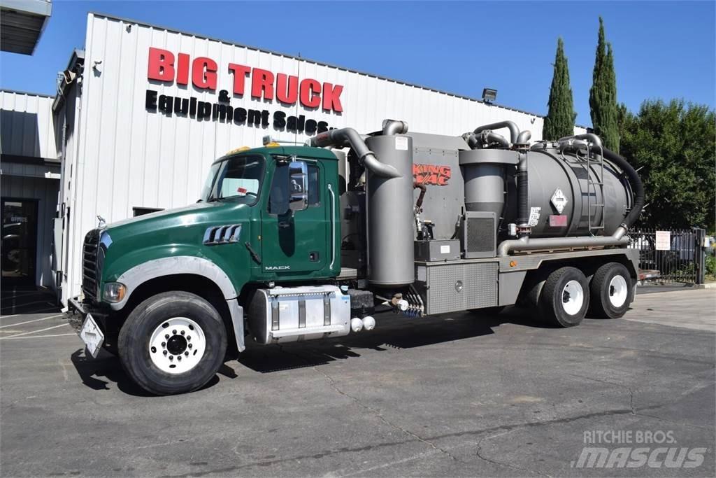 Mack GRANITE GU713 Tank Trucks