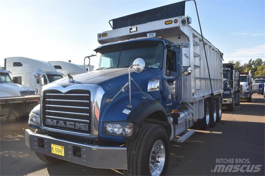Mack GRANITE GU713 Dump Trucks