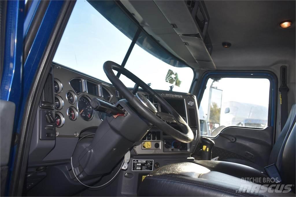 Mack GRANITE GU713 Dump Trucks