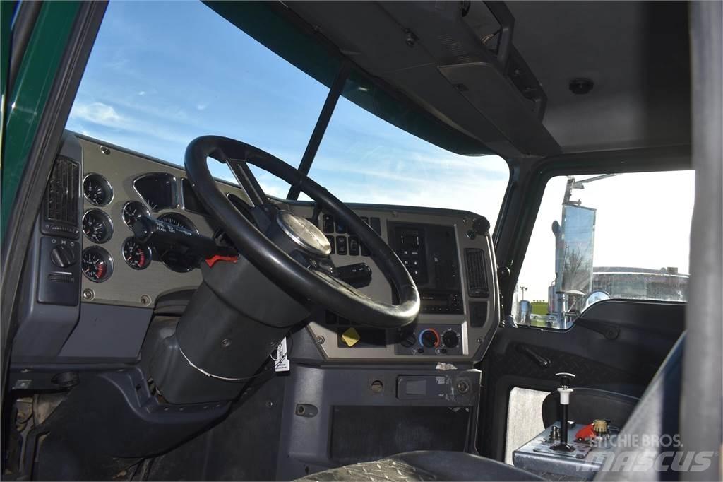 Mack GRANITE GU713 Dump Trucks