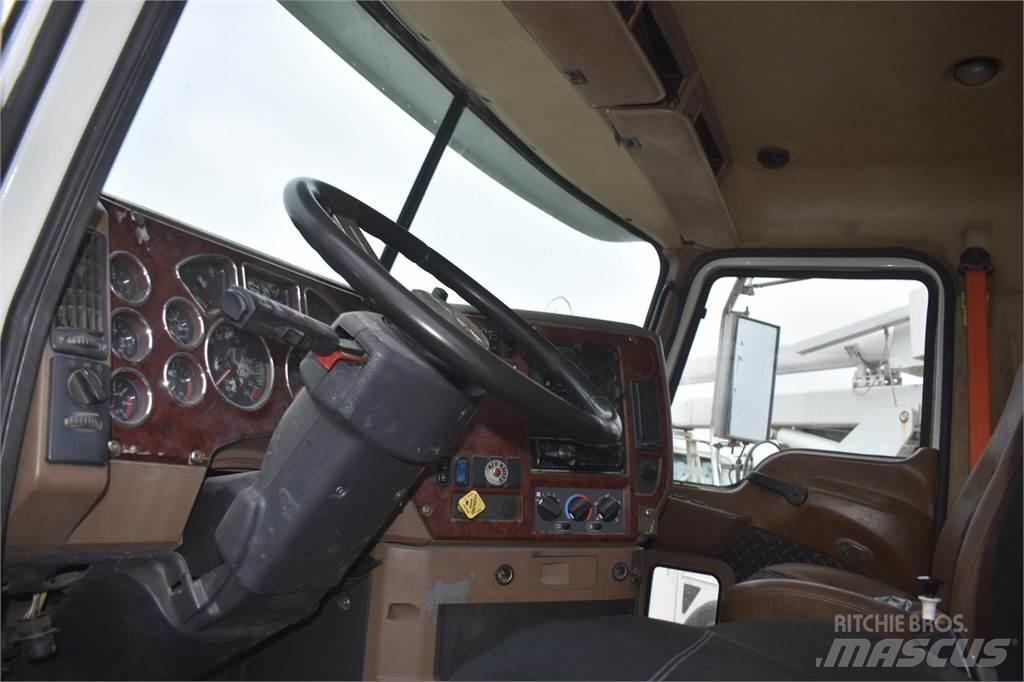 Mack GRANITE GU713 Dump Trucks