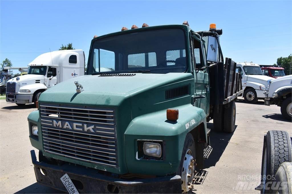 Mack MIDLINER CS200 Dump Trucks