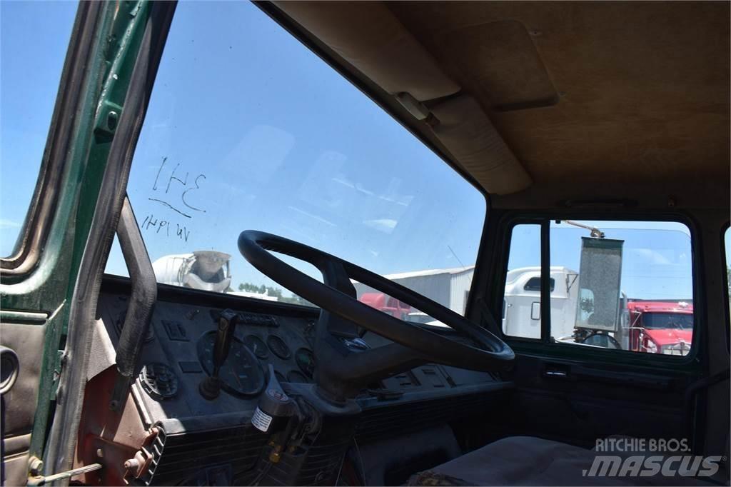 Mack MIDLINER CS200 Dump Trucks