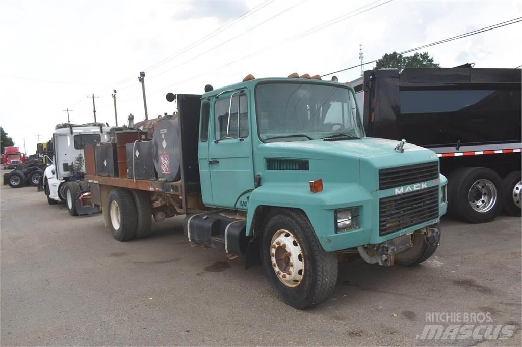 Mack MIDLINER CS200 Tank Trucks