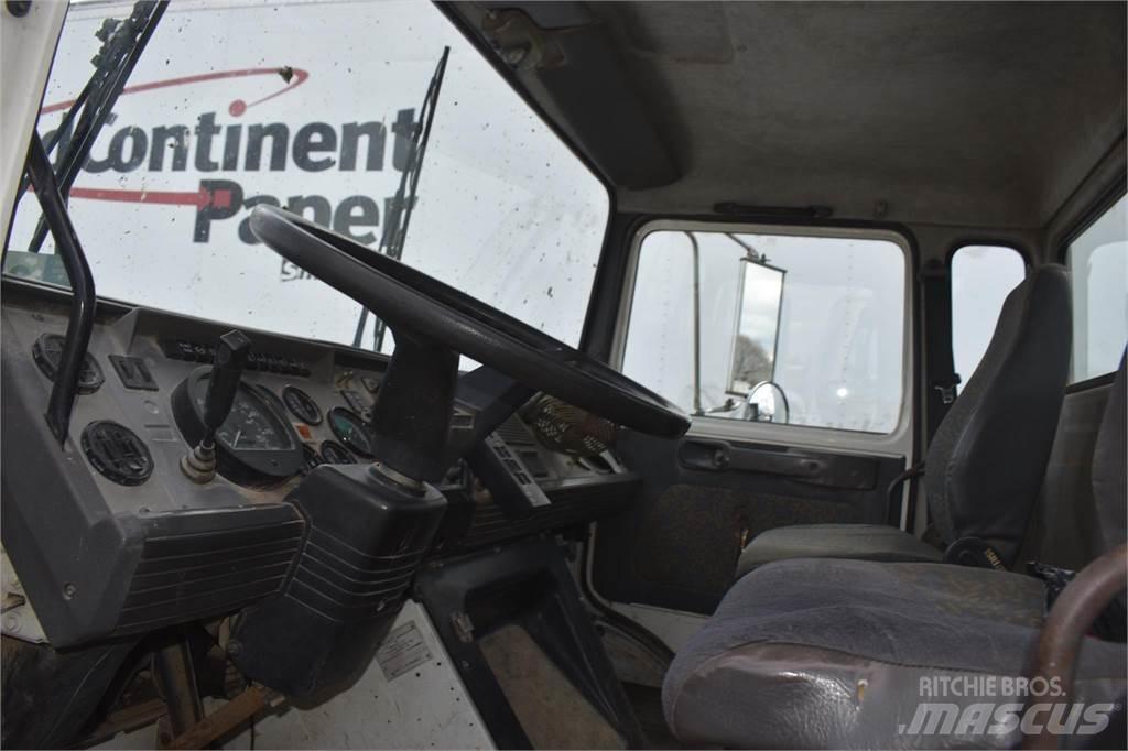 Mack MIDLINER CS300 Boom / Crane / Bucket Trucks