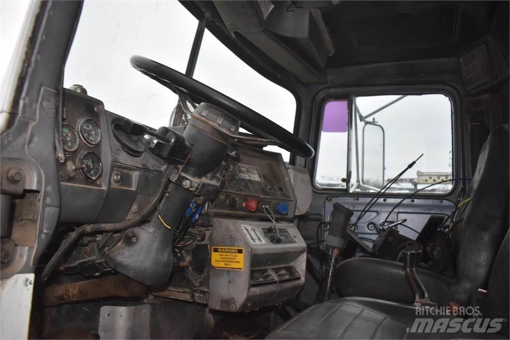 Mack RD688S Boom / Crane / Bucket Trucks