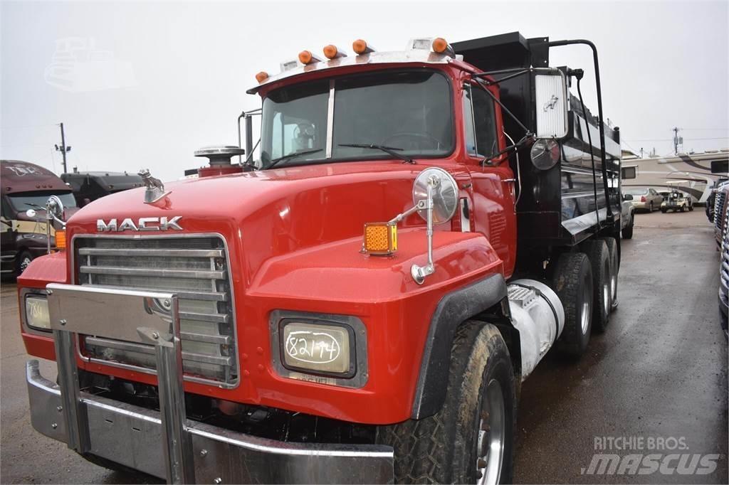 Mack RD688S Dump Trucks