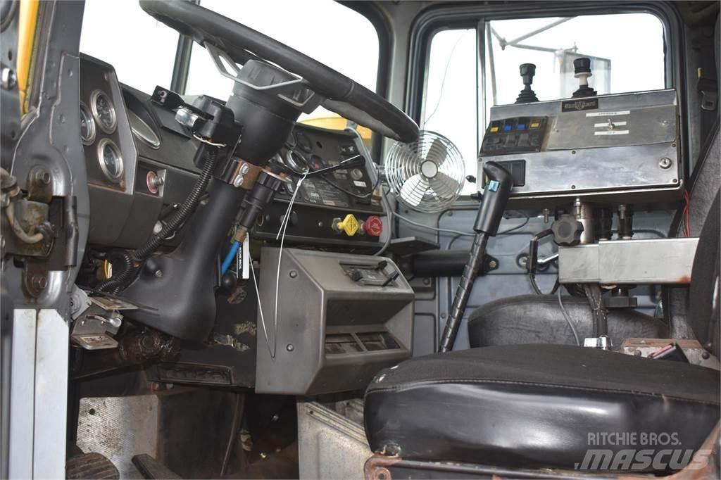 Mack RD688S Dump Trucks