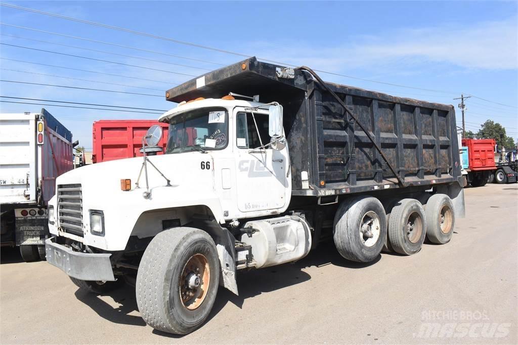 Mack RD688S Dump Trucks