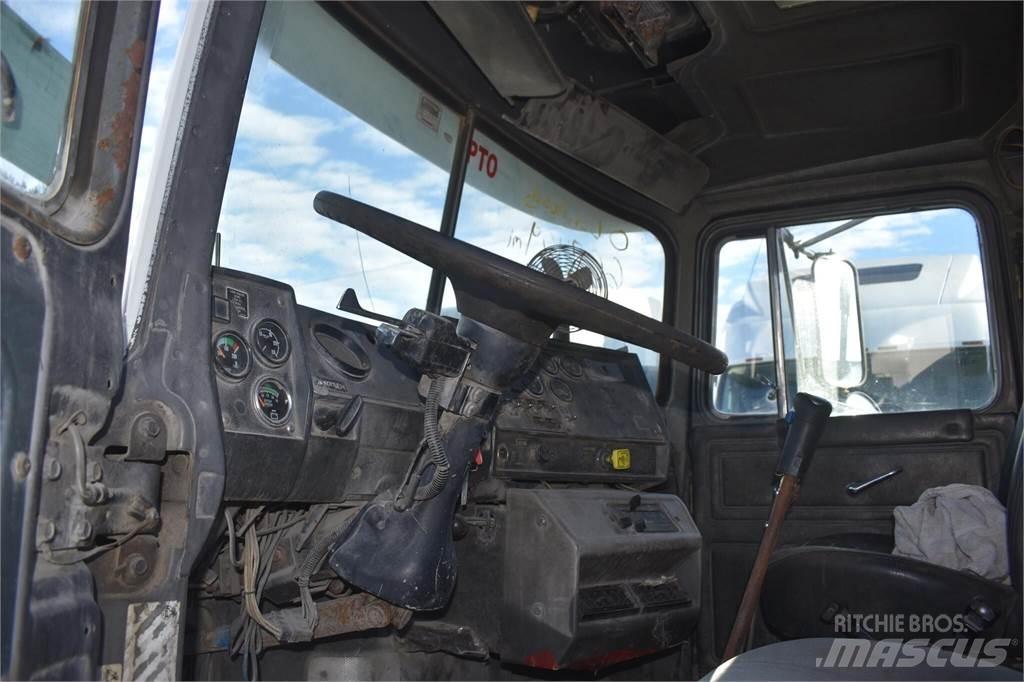 Mack RD688S Dump Trucks