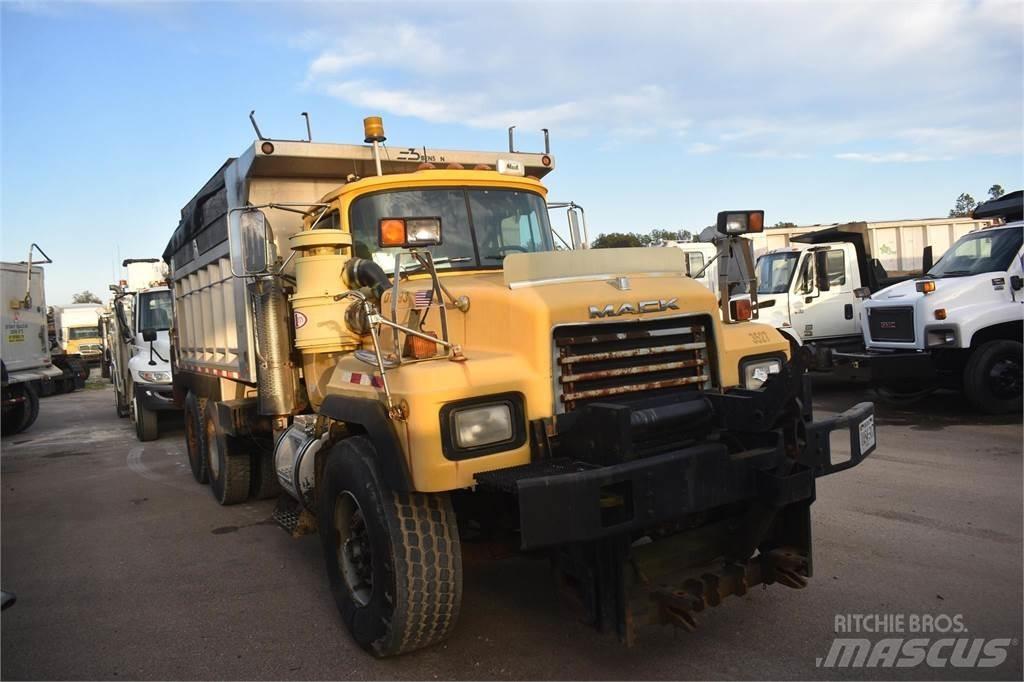 Mack RD688S Dump Trucks