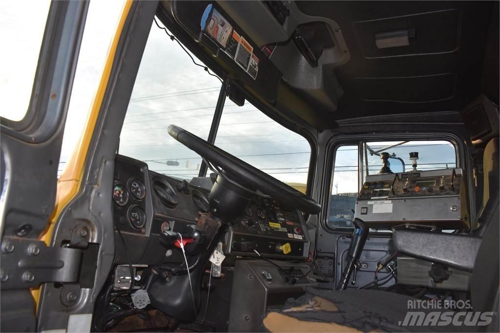 Mack RD688S Dump Trucks