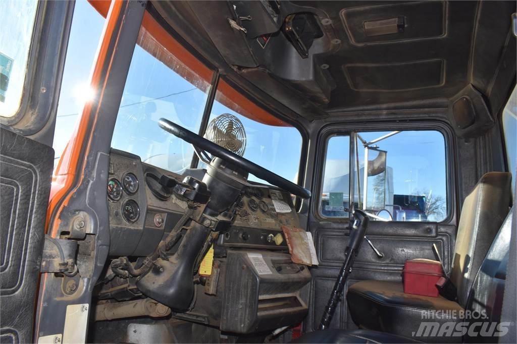 Mack RD688S Dump Trucks