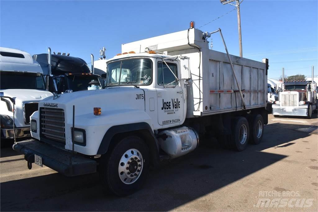 Mack RD688S Dump Trucks