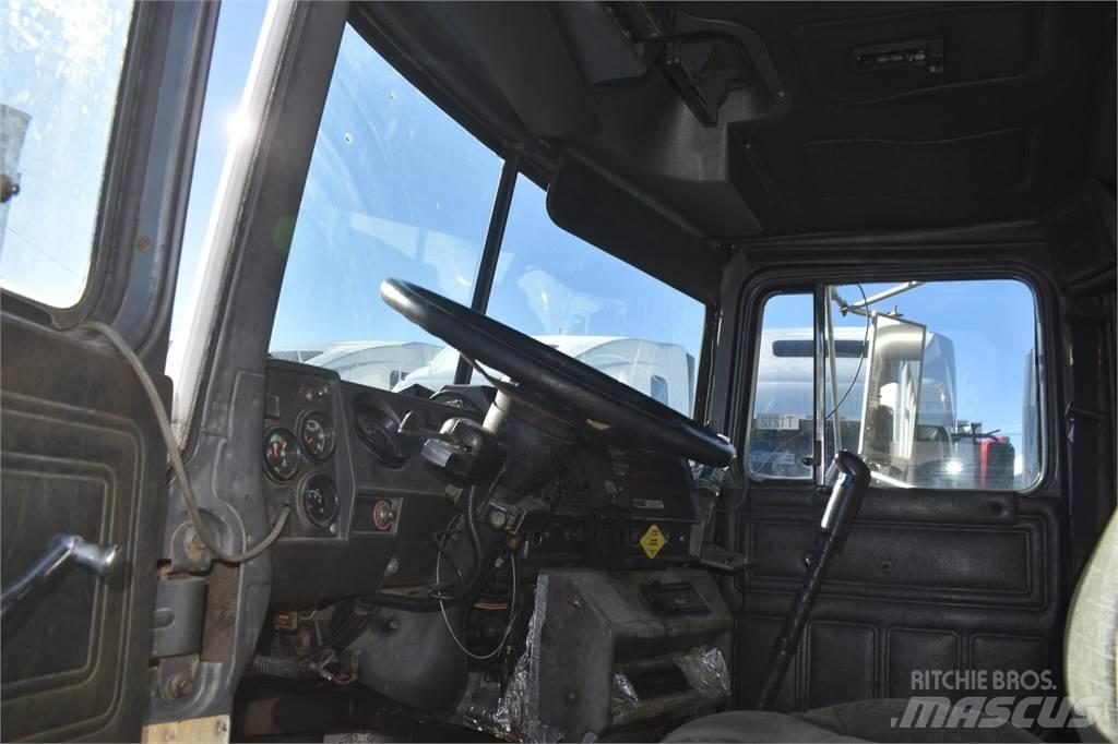 Mack RD688S Dump Trucks