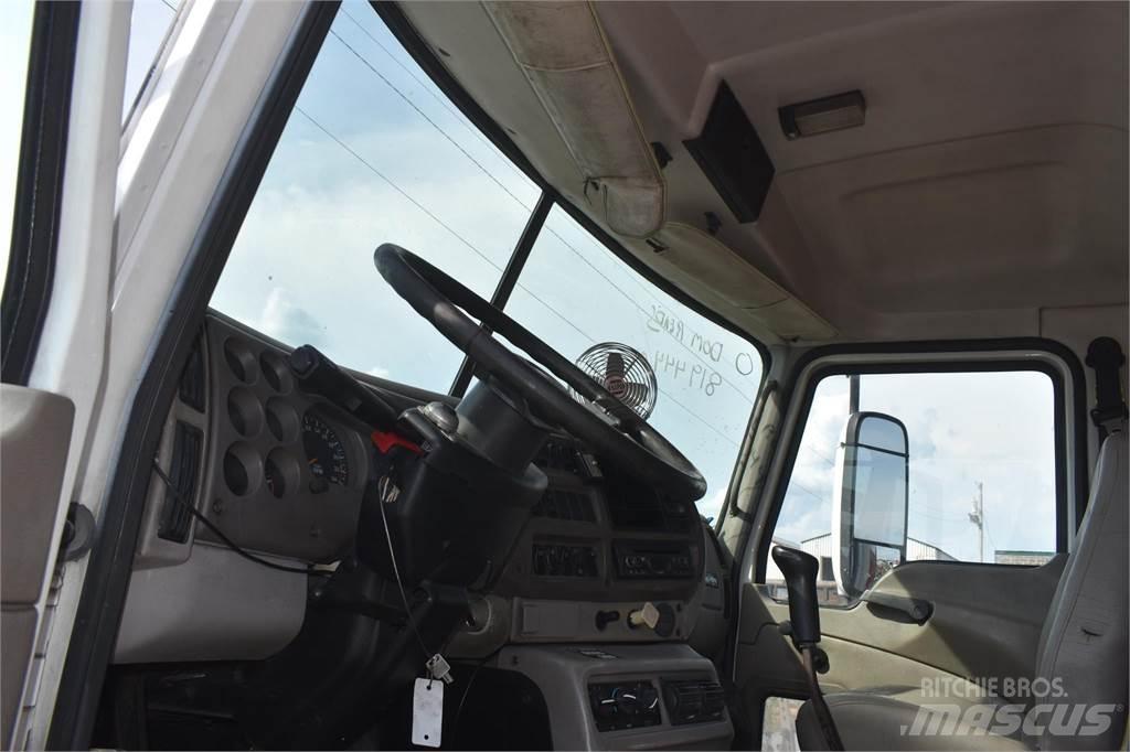 Mack VISION CXN613 Dump Trucks