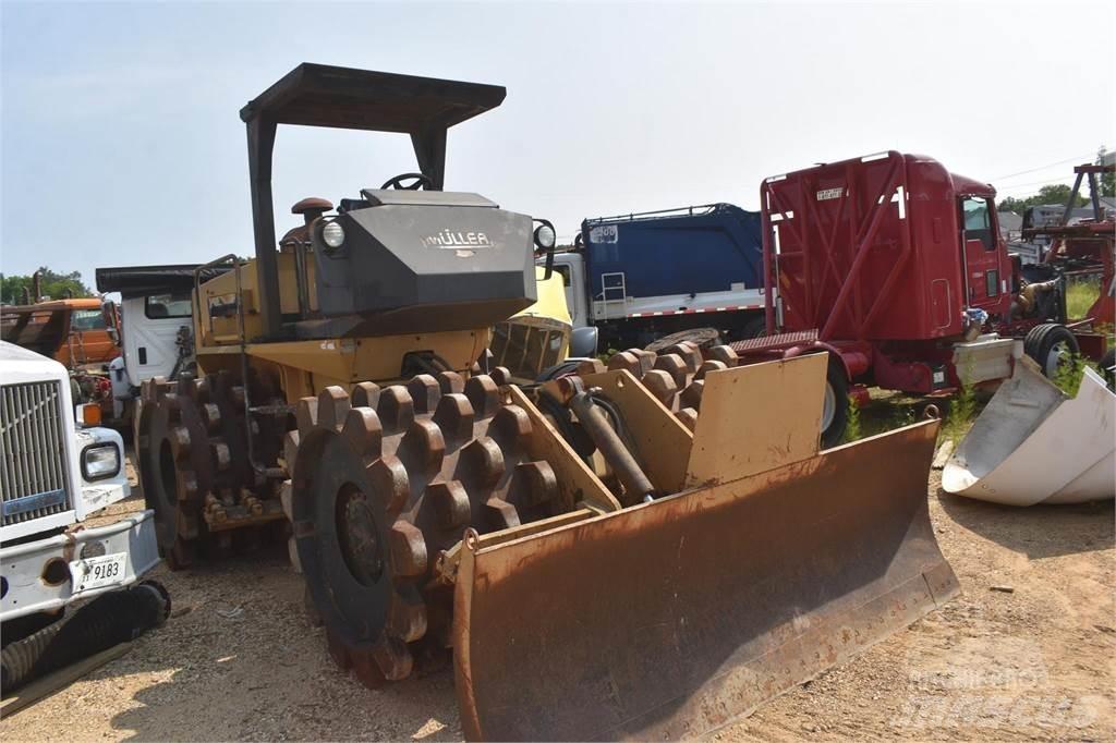 Müller TC18 Landfill compactors