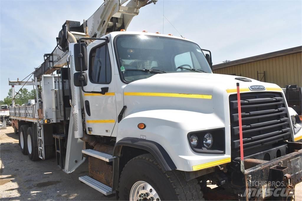 National 600E2 Boom / Crane / Bucket Trucks