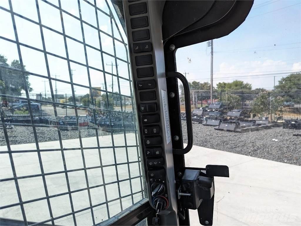 New Holland C362 Skid Steer Loaders