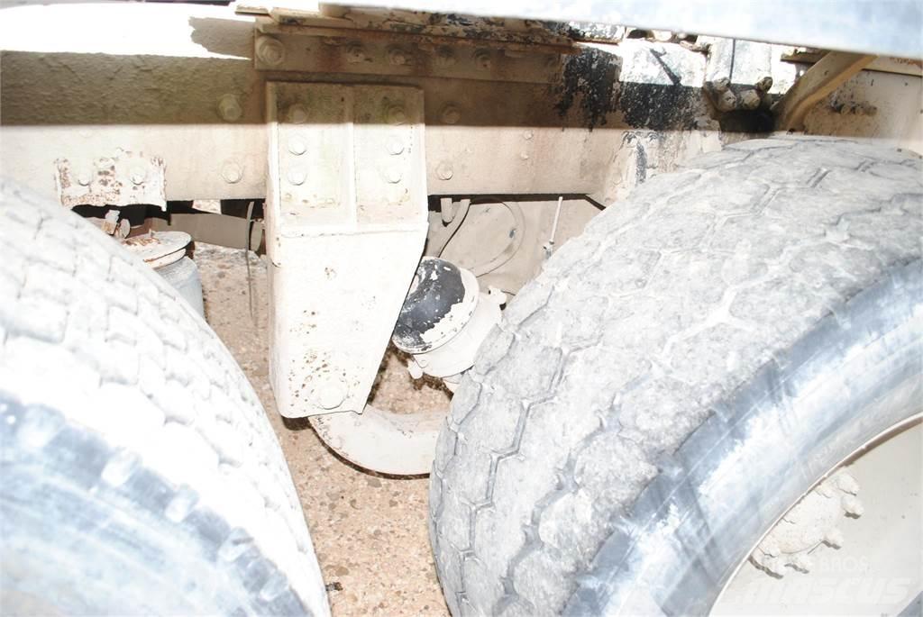 Oshkosh F2146 Concrete Trucks