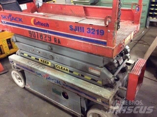 SkyJack SJIII3219 Scissor Lifts