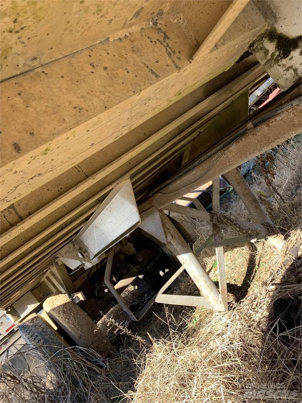 Travis  Dump Trailers