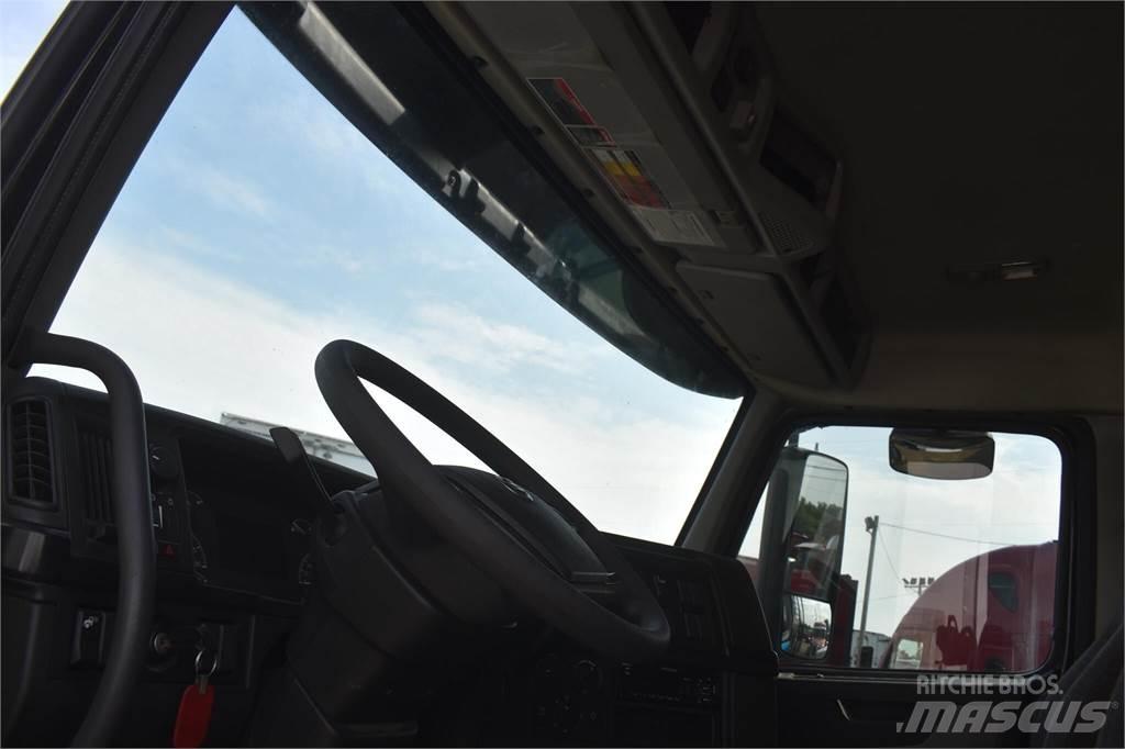 Volvo VHD104F300 Dump Trucks