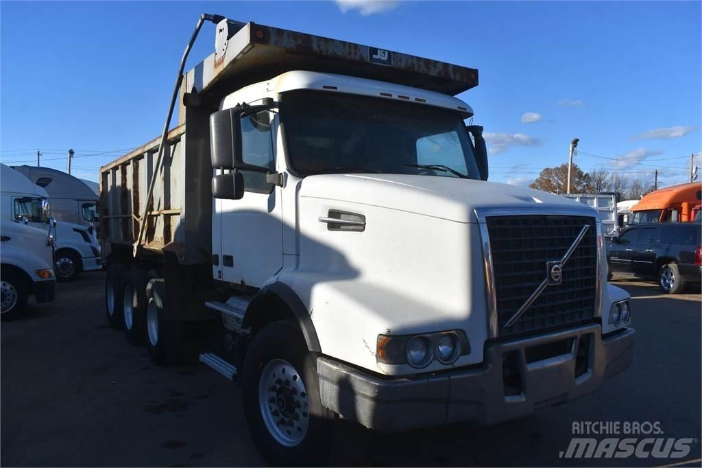 Volvo VHD84B200 Dump Trucks