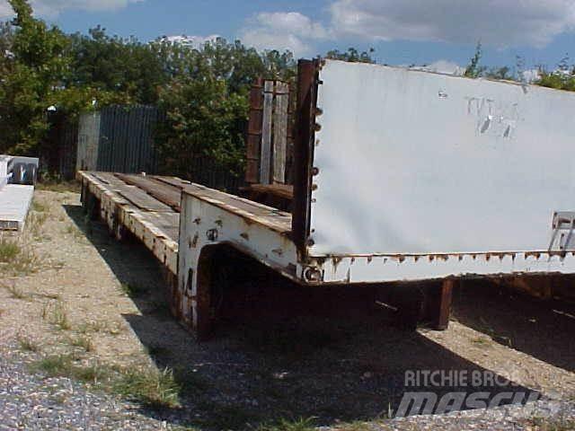 Wabash NATIONAL Lowboy trailer