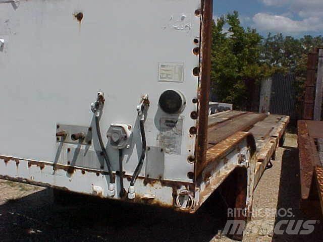 Wabash NATIONAL Lowboy trailer