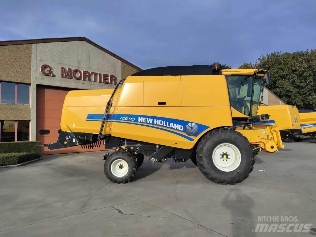 New Holland TC 5.90 Combine Harvesters