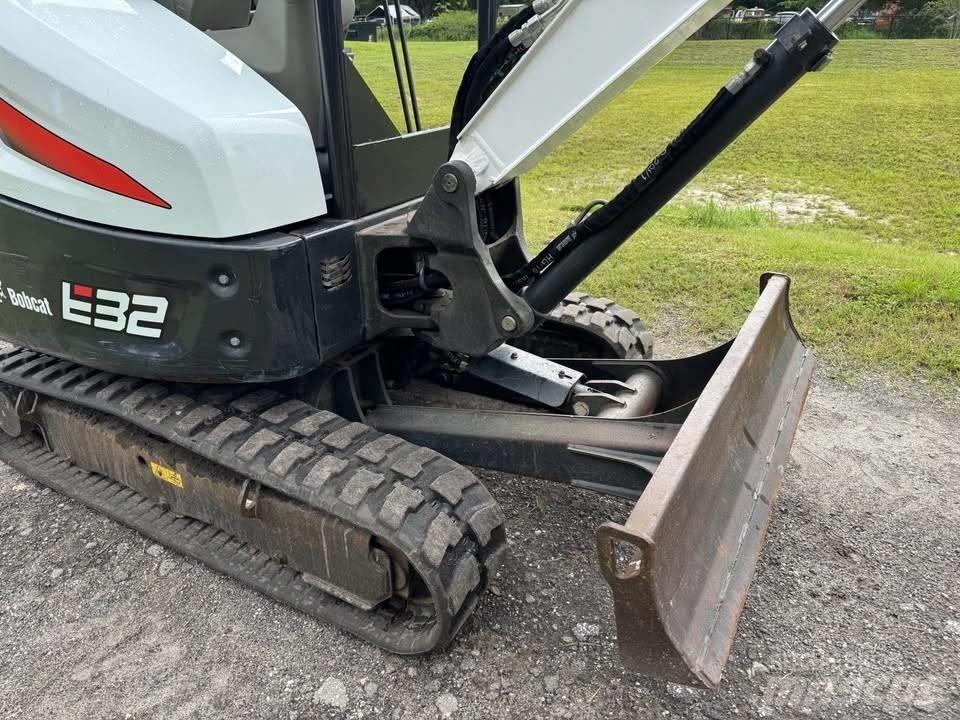Bobcat e32 Mini Excavators <7t (Mini Diggers)