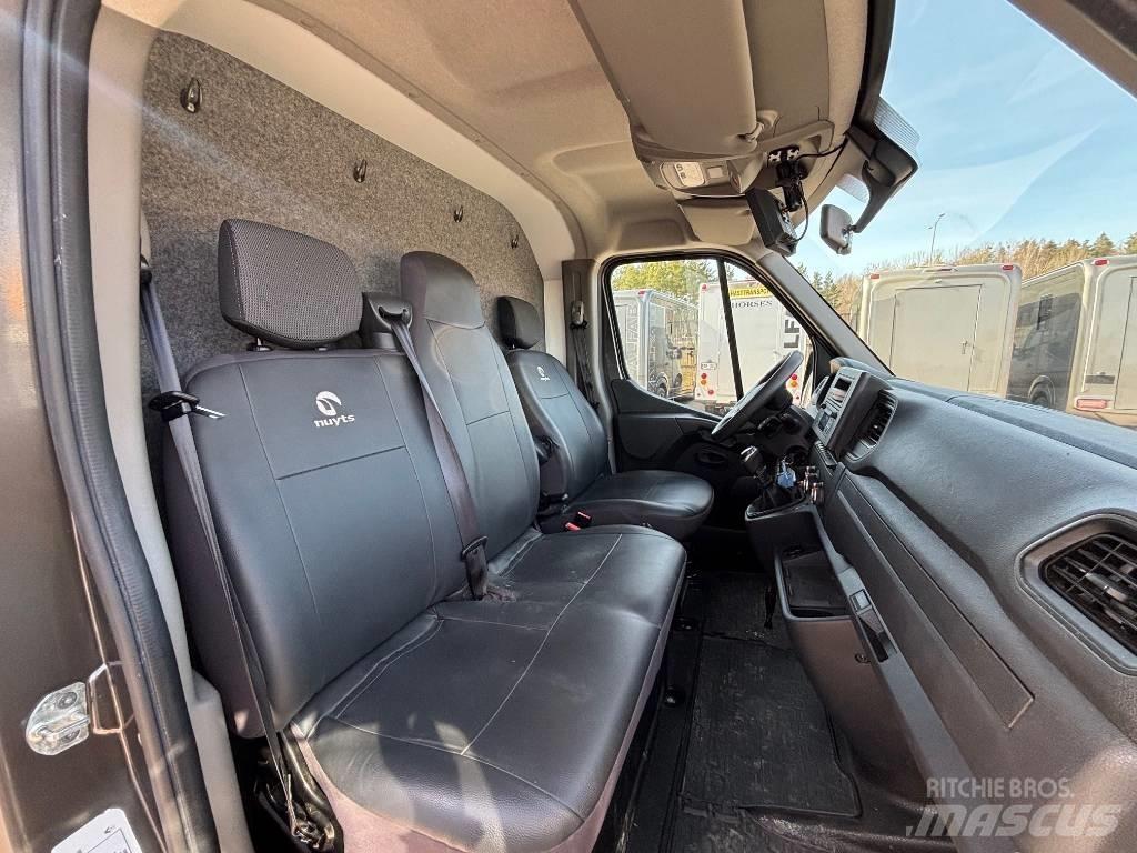 Renault Master Animal transport trucks