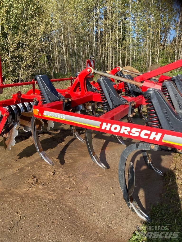 Horsch Terrano 3 FX Cultivators