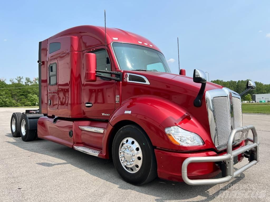 Kenworth T 680 Conventional Trucks / Tractor Trucks