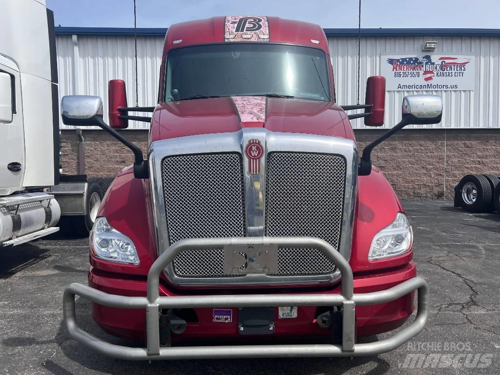 Kenworth T 680 Conventional Trucks / Tractor Trucks