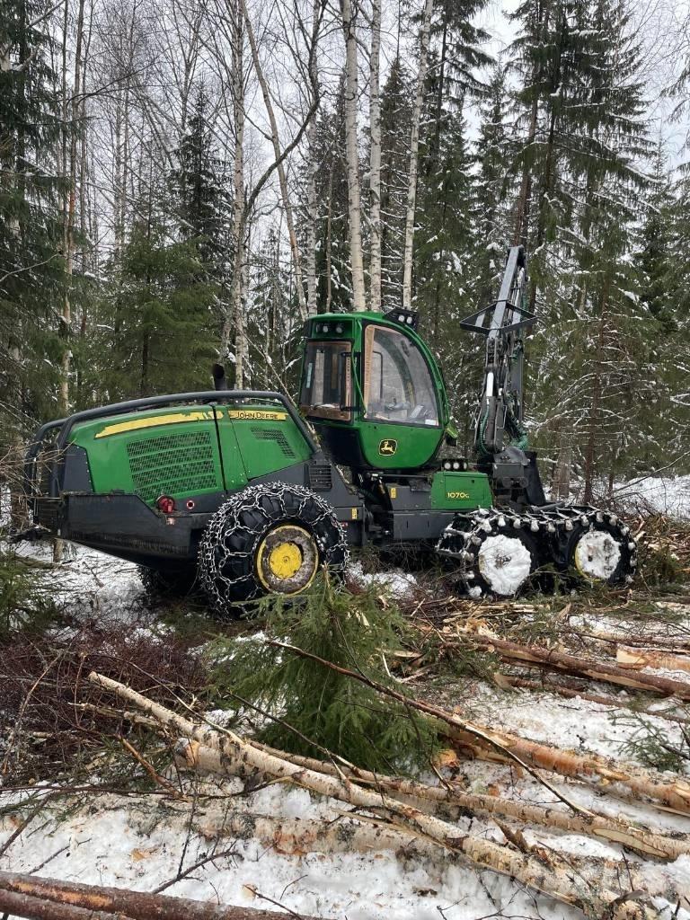 John Deere 1070 G Harvesters