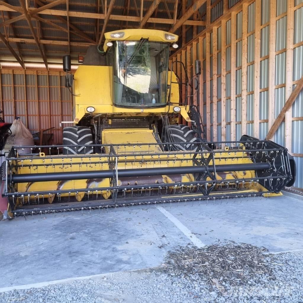 New Holland TC 5070 Combine Harvesters