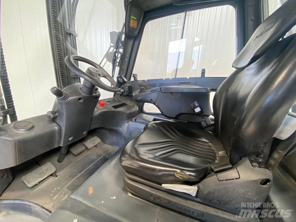 Linde E30-01 Electric Forklifts