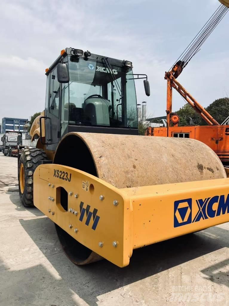 XCMG XS 223 J Single drum rollers