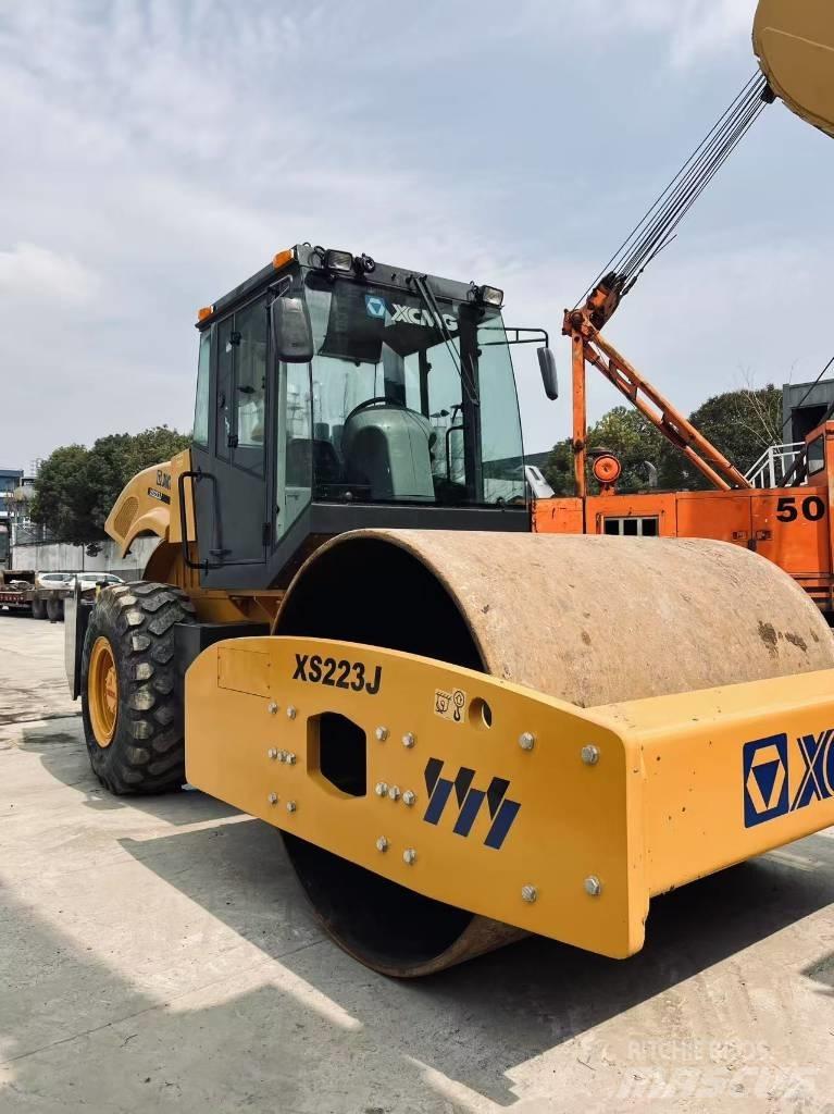 XCMG XS 223 J Single drum rollers