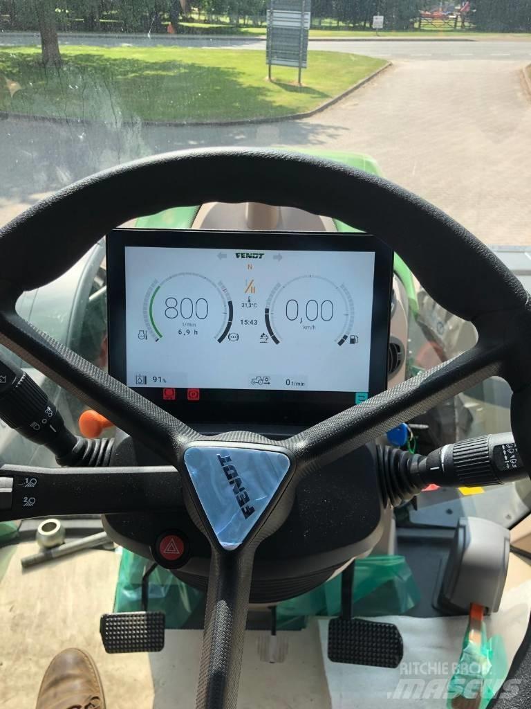 Fendt 718 Vario Tractors