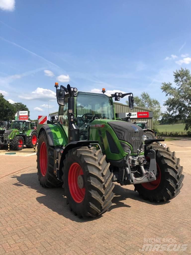 Fendt 718 Vario Tractors