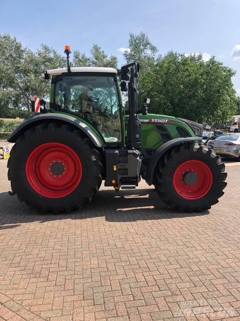 Fendt 718 Vario Tractors