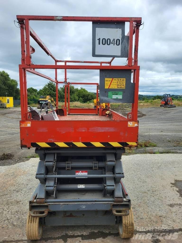 SkyJack 46/32 Scissor Lifts
