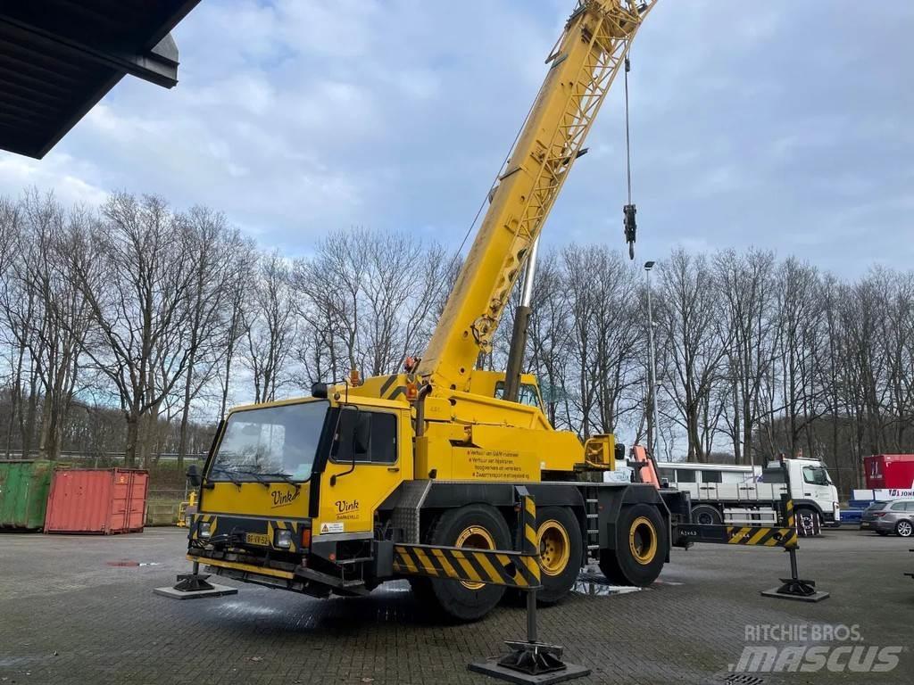 Liebherr LTM1040 Mobile and all terrain cranes