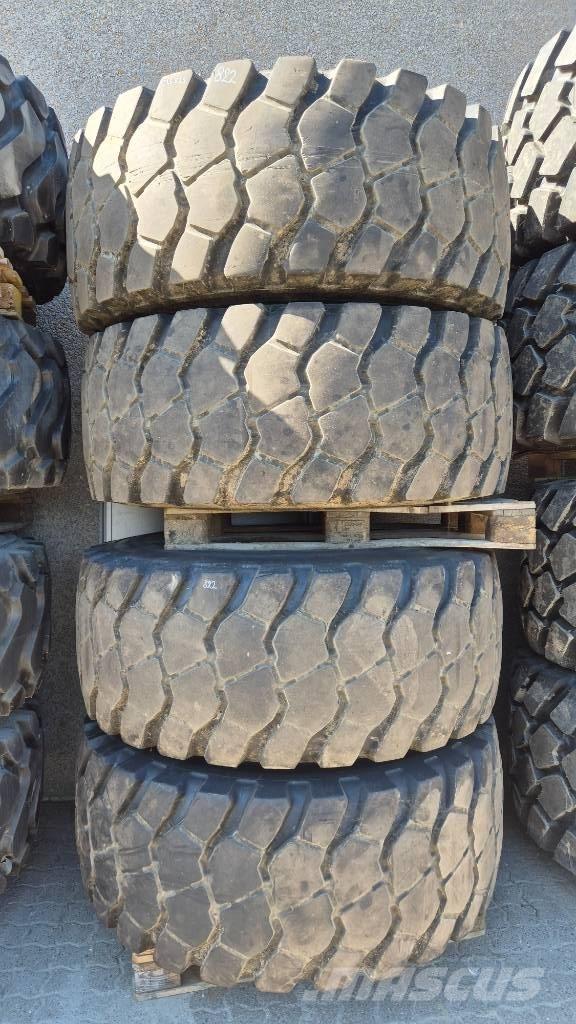 BKT 23.5R25 Tires, wheels and rims