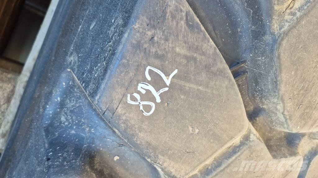 BKT 23.5R25 Tires, wheels and rims