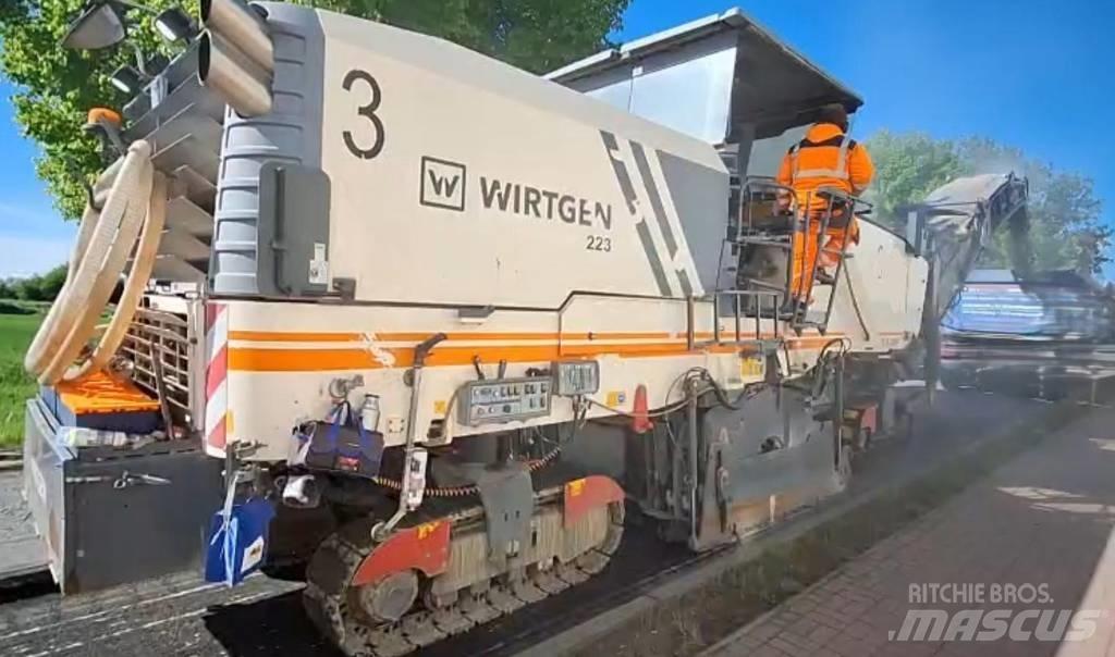 Wirtgen W 220 Asphalt cold milling machines